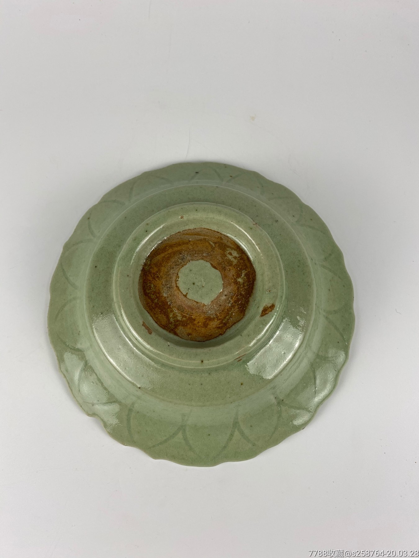 龙泉窑青釉葵口盘