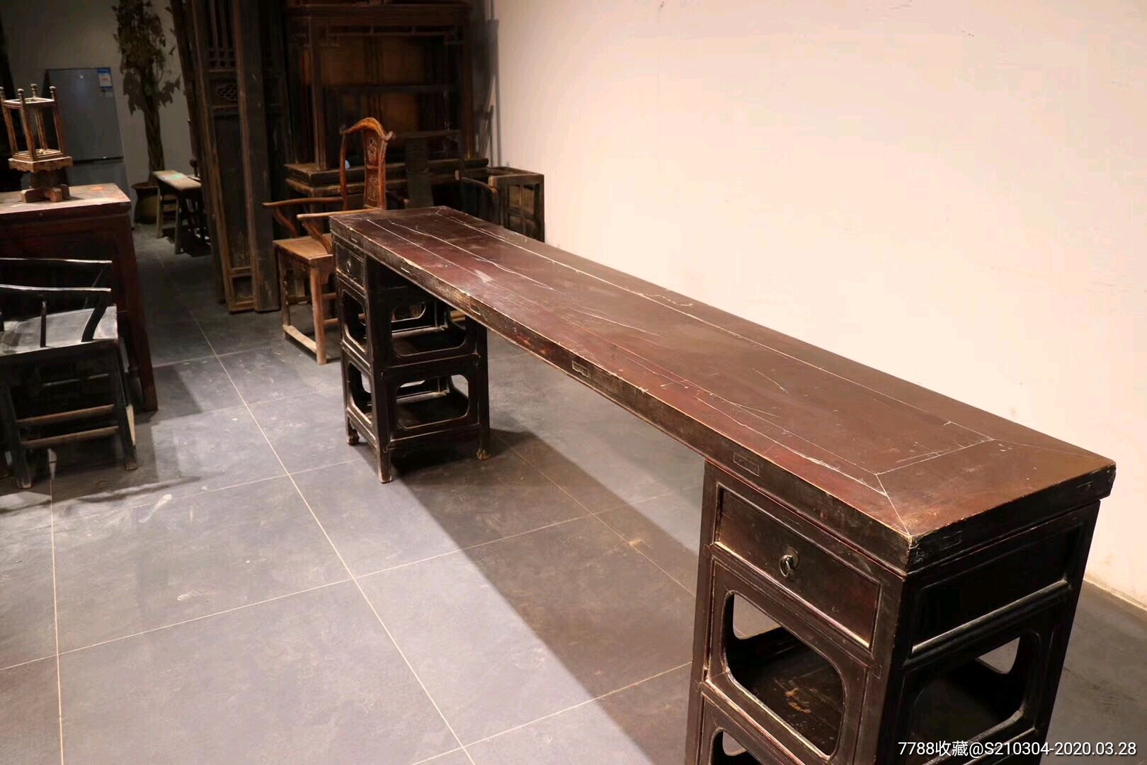 清代,榆木架几案.长264,宽45,高88.