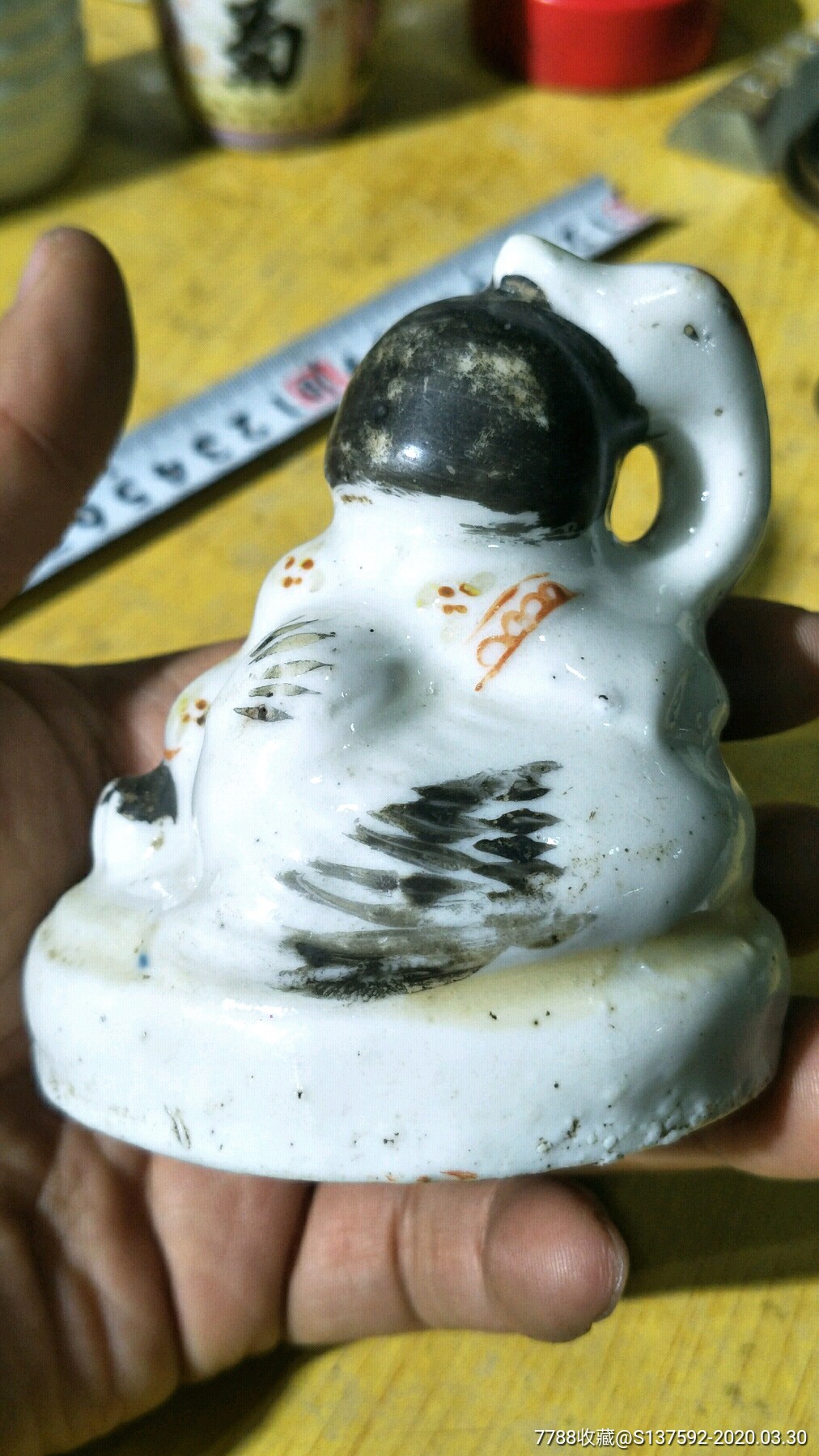 民国满洲遗留瓷摆件_小孩抱回头鹅