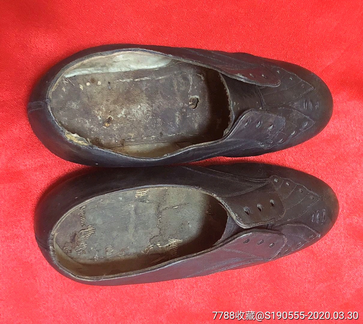 民国三寸金莲牛皮蝴蝶纹富贵家庭小鞋子一双