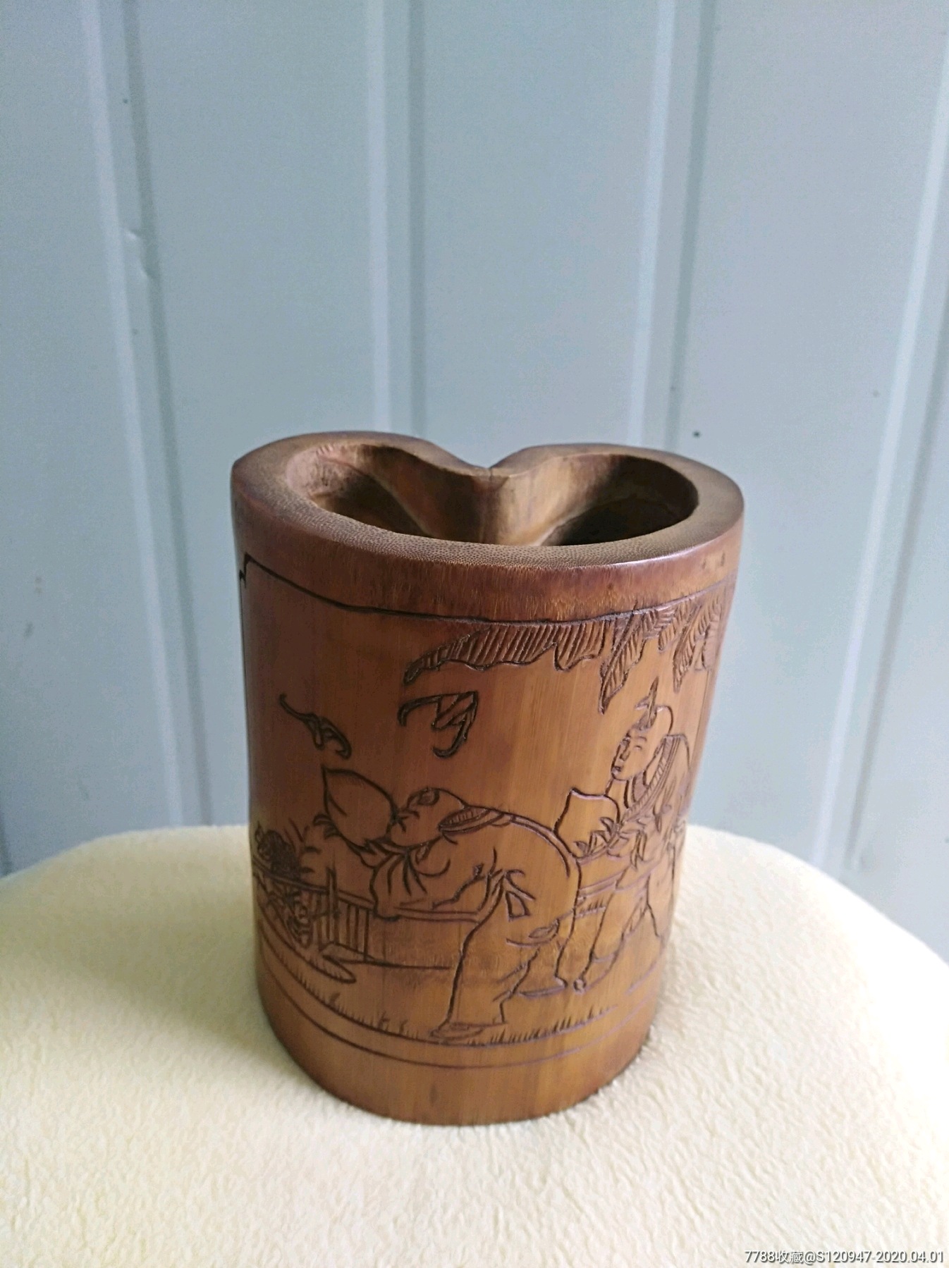 五十年代福寿双全刻竹异形笔筒一个