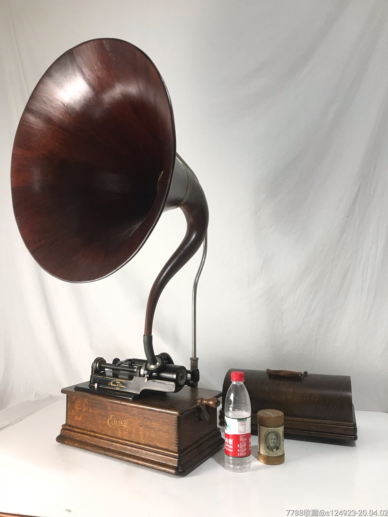 爱迪生手摇蜡筒留声机