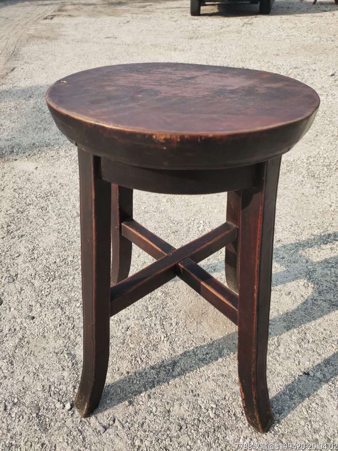 榉木圆凳一个,品相一流,全品无修补.