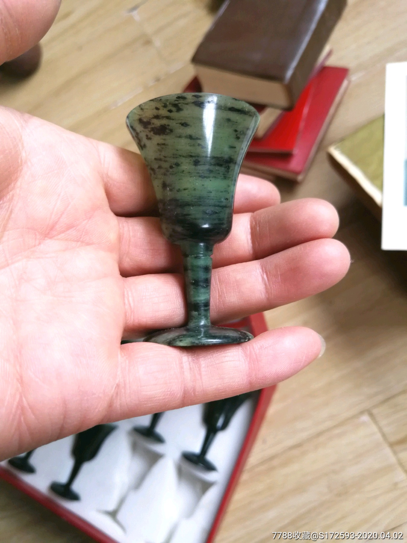 祁连山玉精雕细琢玉石夜光杯一套