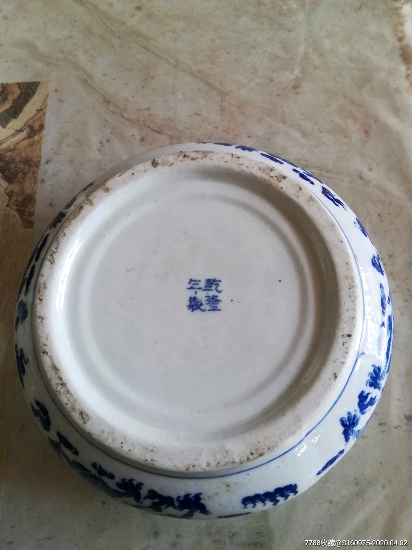 漂亮60年代青花印花双龙戏珠葵口水仙盆,乾隆年制款,16.8*13*6cm