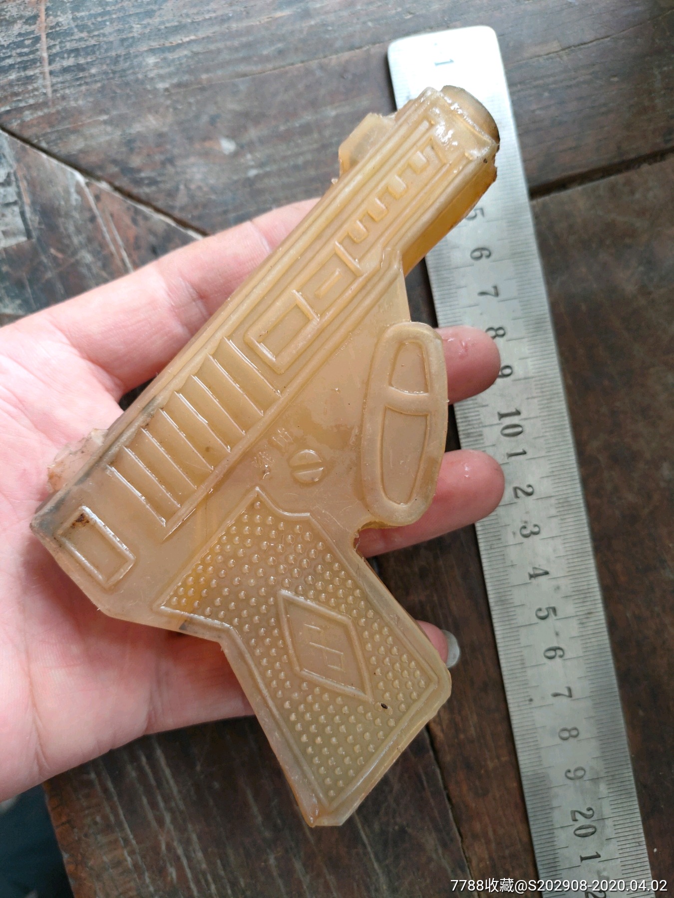 怀旧塑料玩具枪