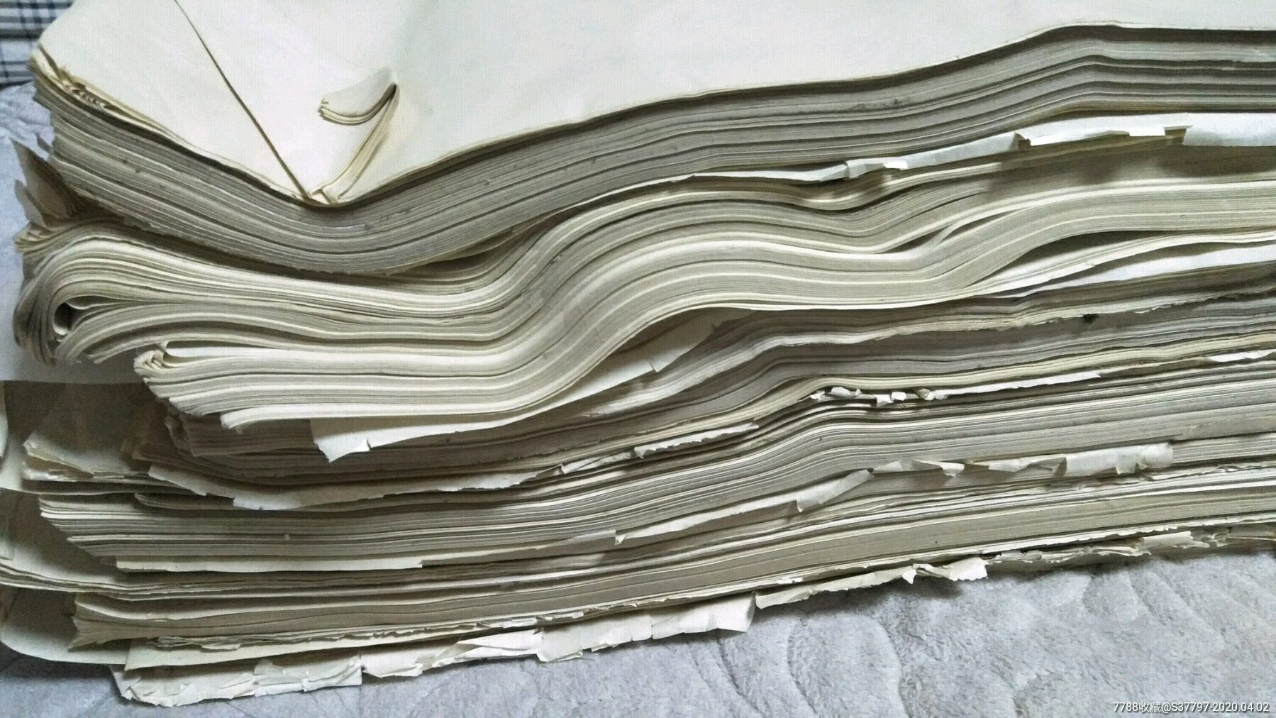老草纸六七十年代库存纸8开目测1000多张