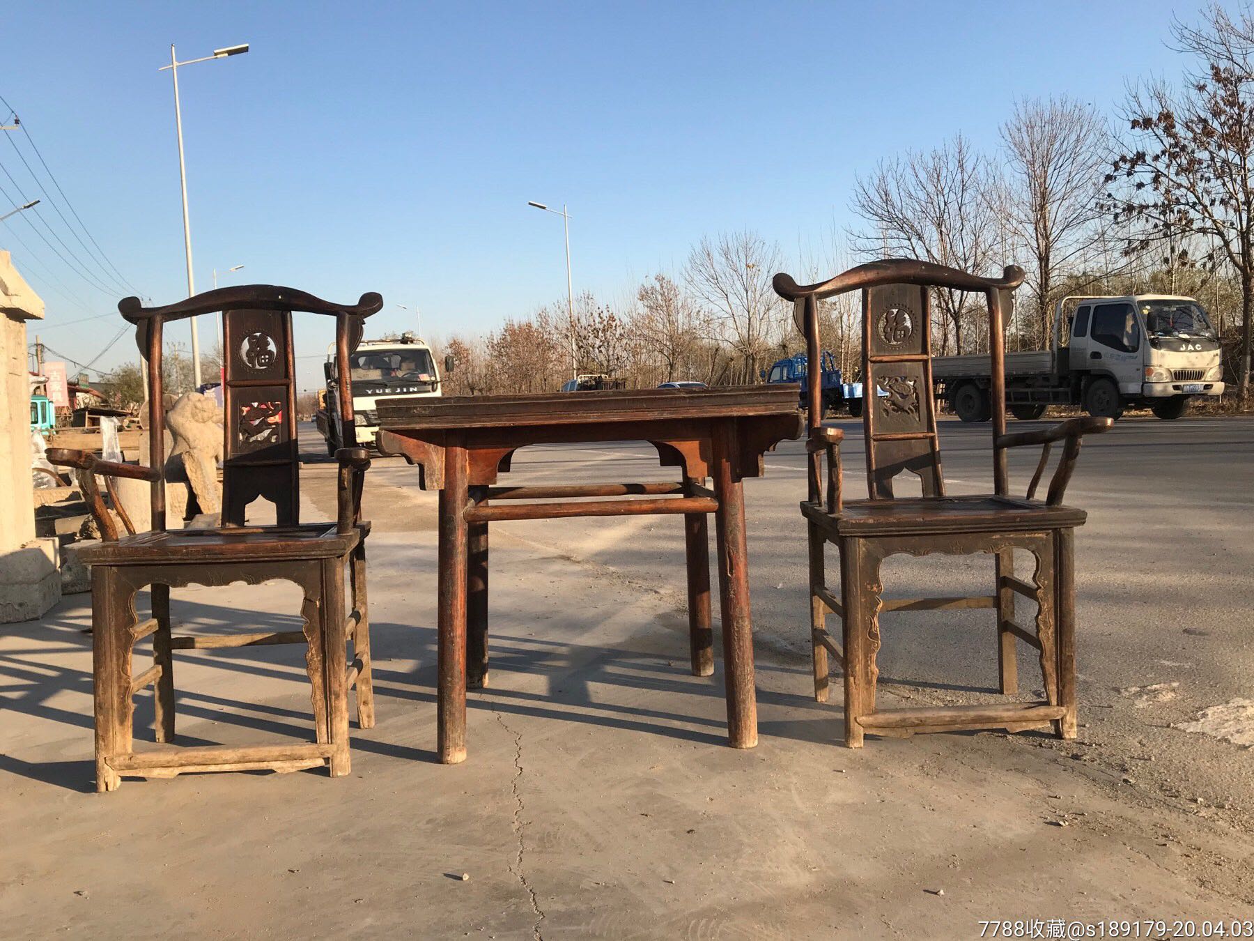 24榆木八仙桌官帽椅三件套极品