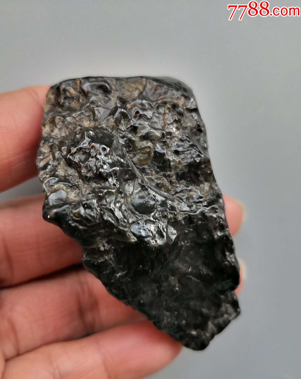 3583和田玉深青细料戈壁料原石8*克