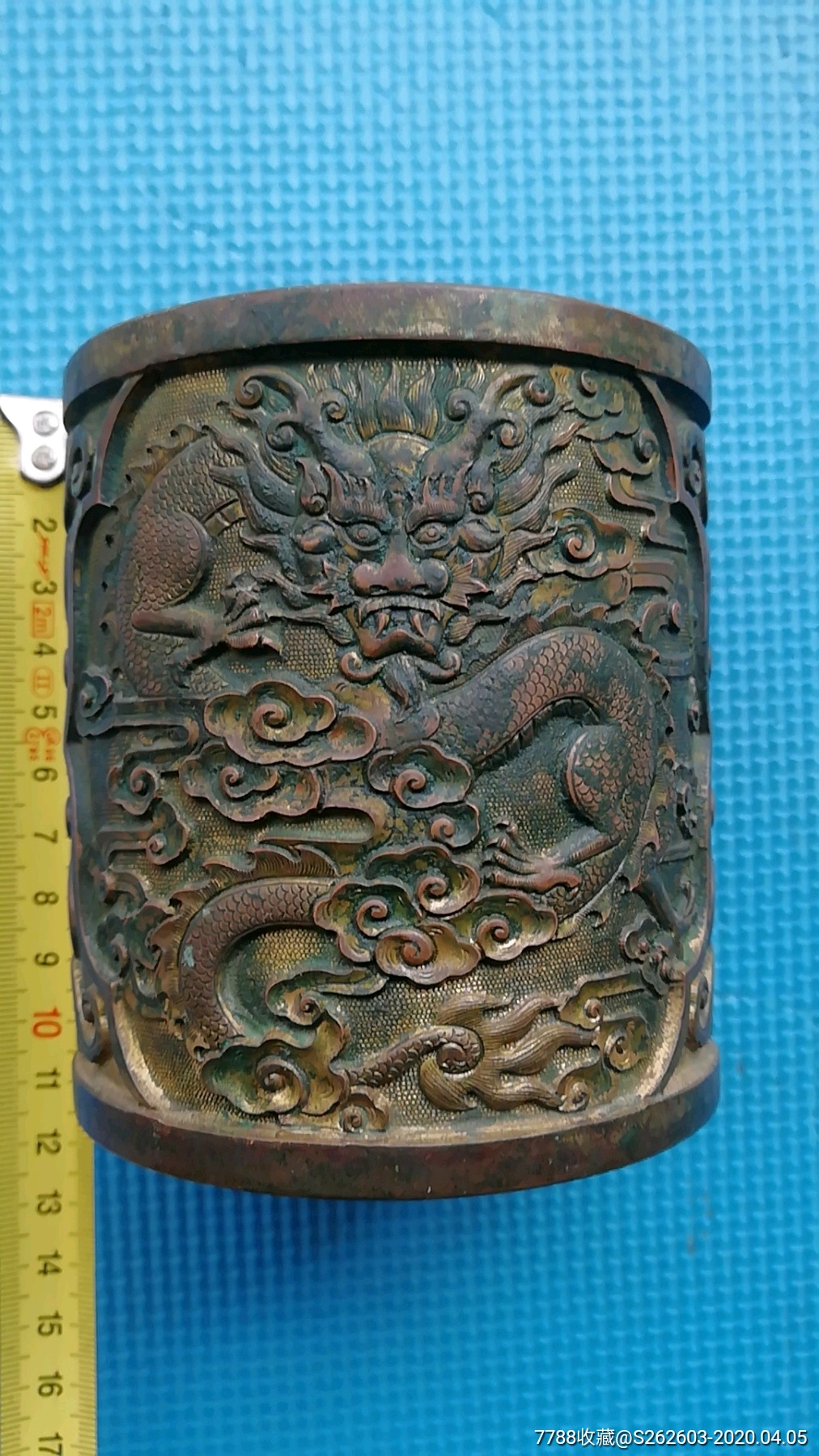 清代铜镏金刻龙纹笔筒