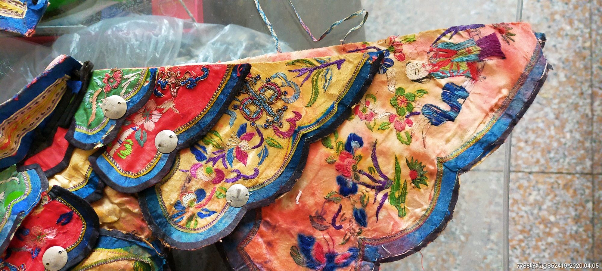 特别漂亮的明清时期多种刺绣工艺的云肩