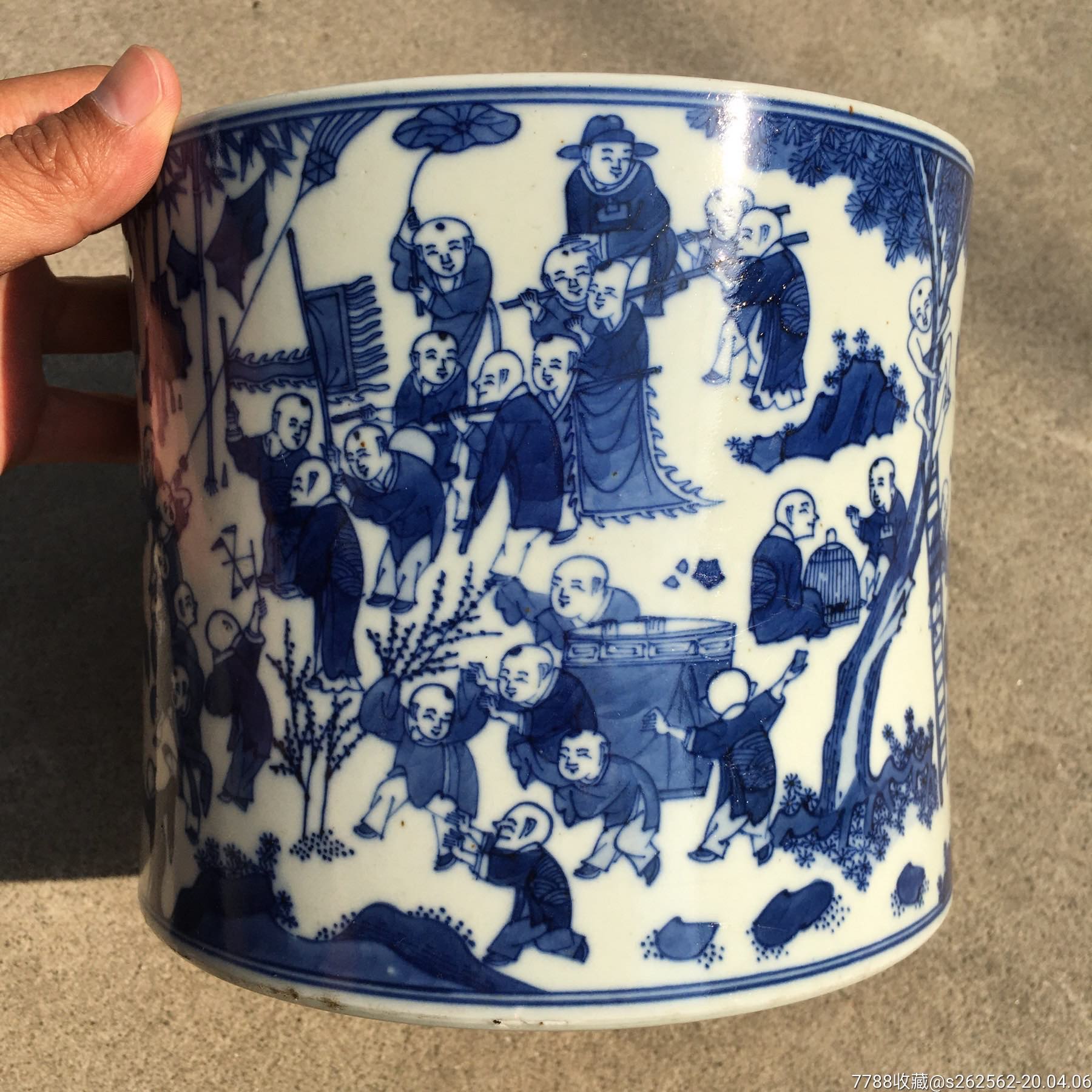 百子婴戏图青花笔筒