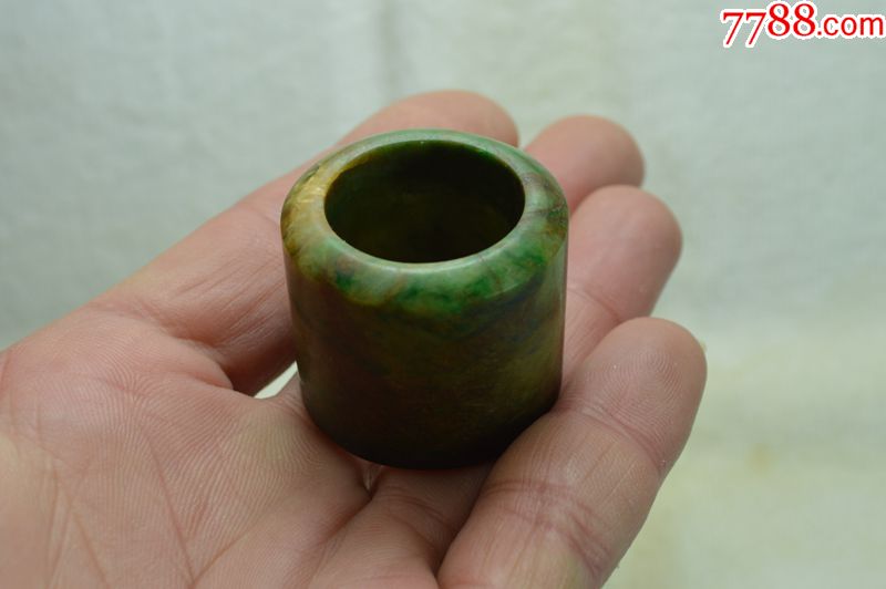 清代翡翠飘绿老扳指