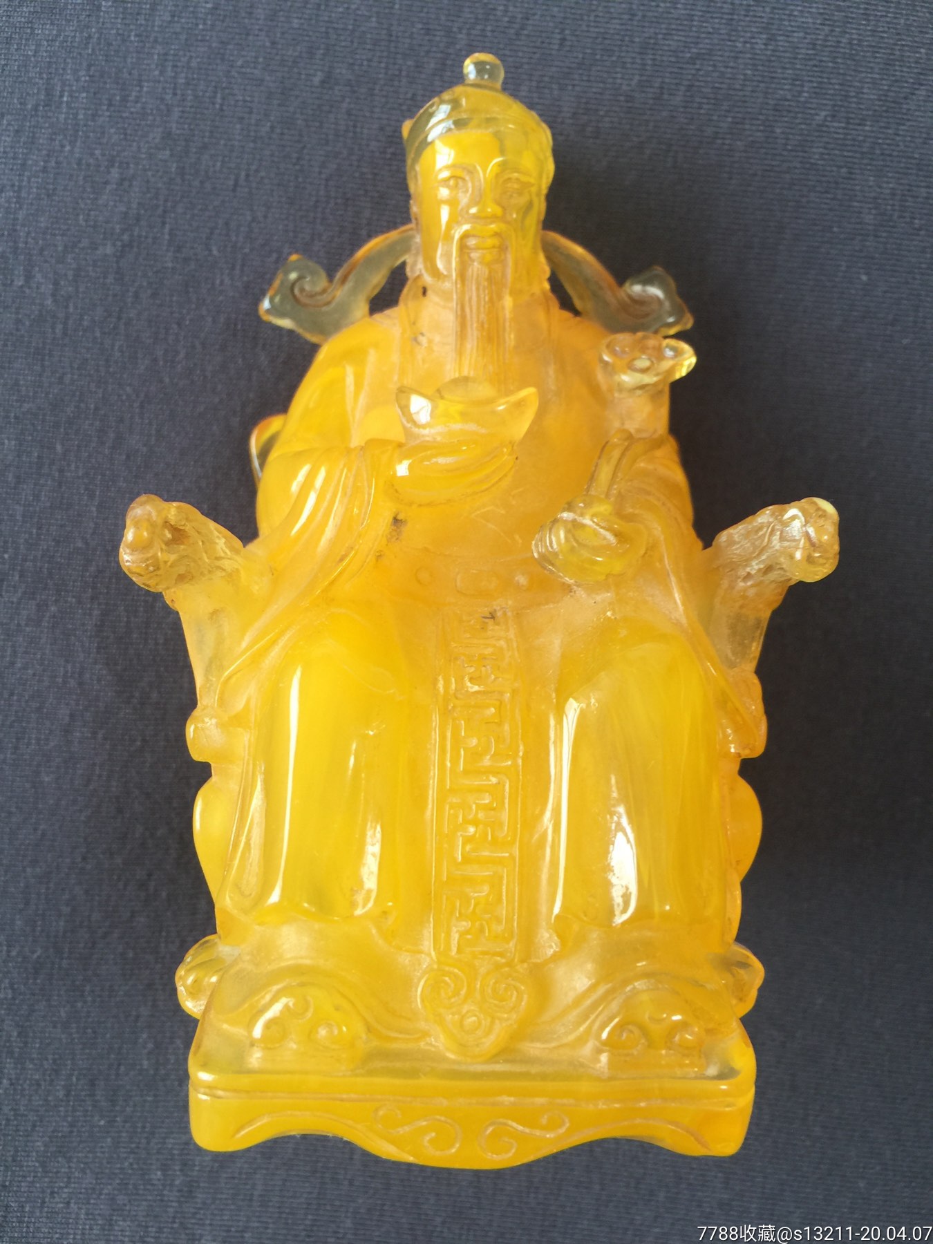 珍贵的老蜜蜡财神座像