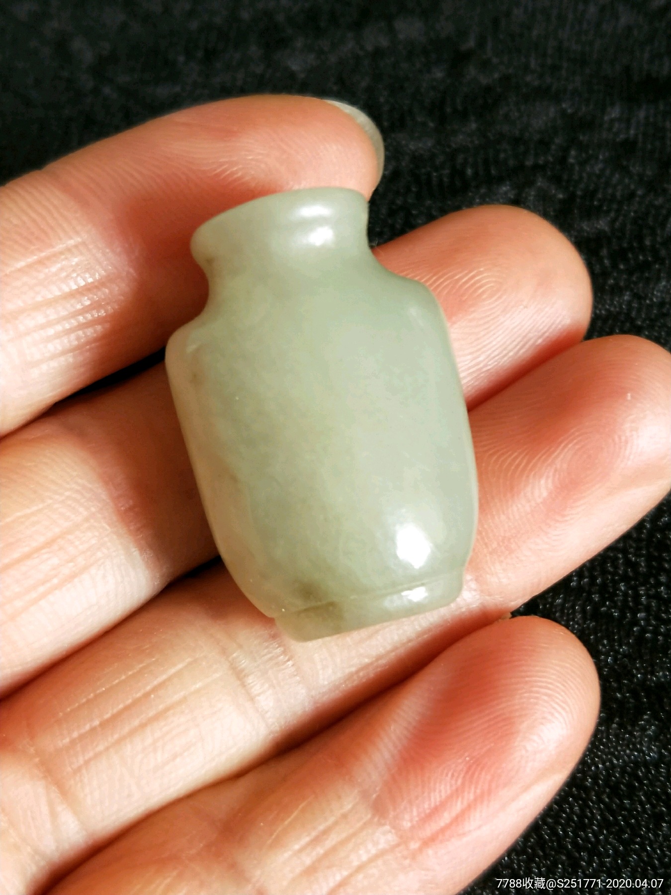 清代和田玉小鼻烟壶