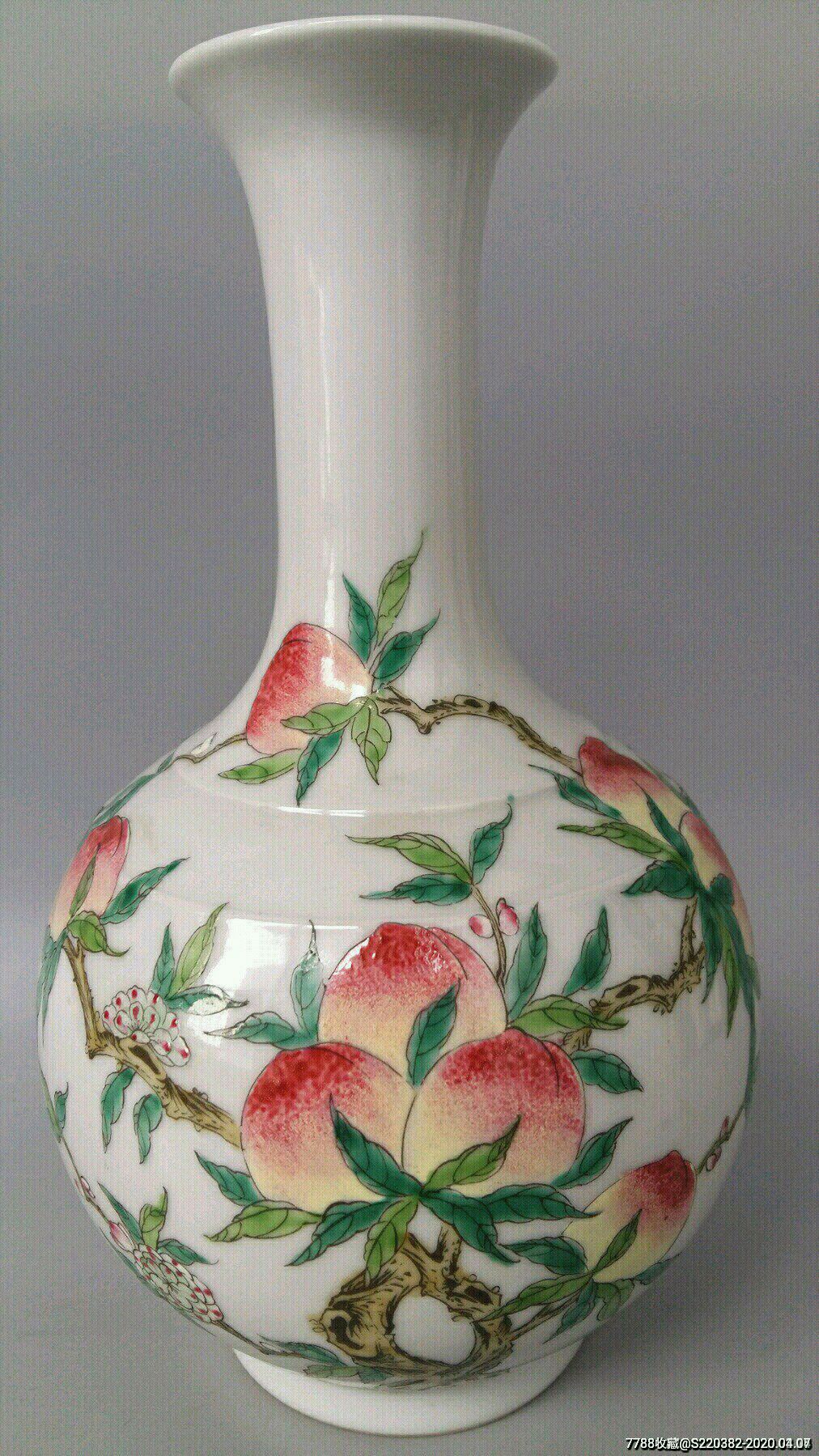 粉彩九桃小花瓶