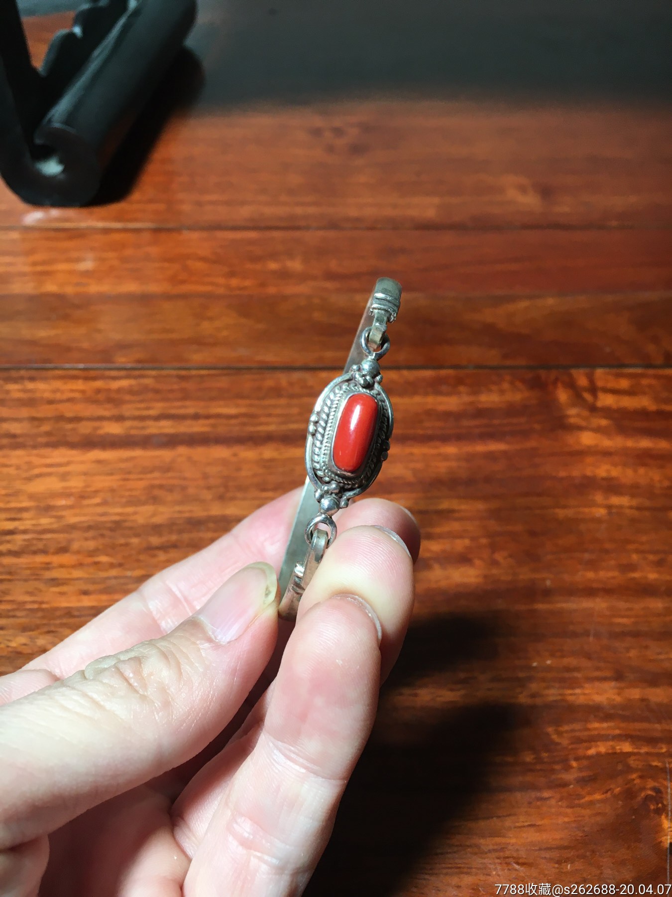 回流老银镶嵌红色料器手镯-价格:320元-se72181100-银镯-零售-7788收