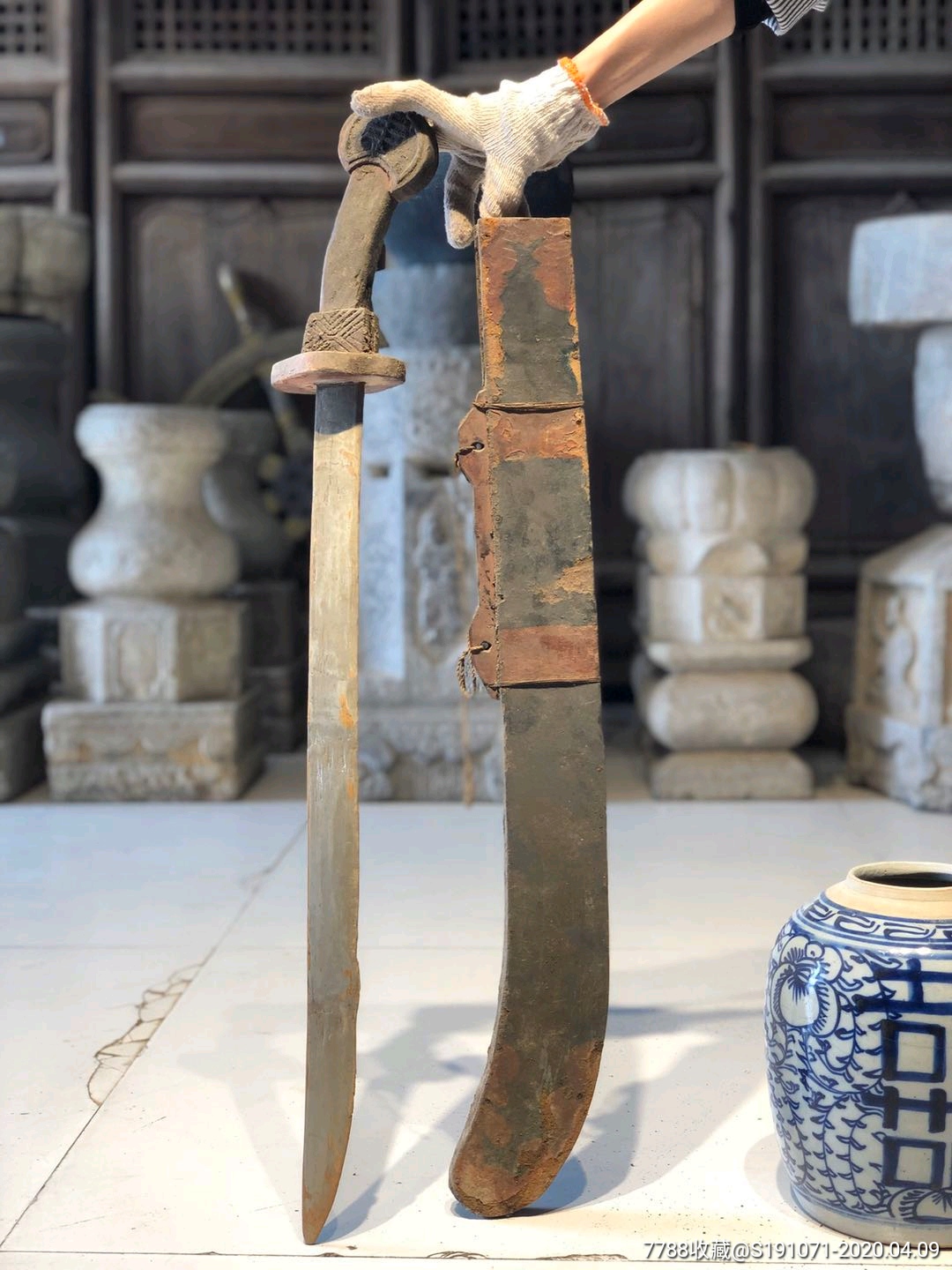 晚清桃木辟邪镇宅宝刀,有刀鞘保存完好,品相如图/:长94