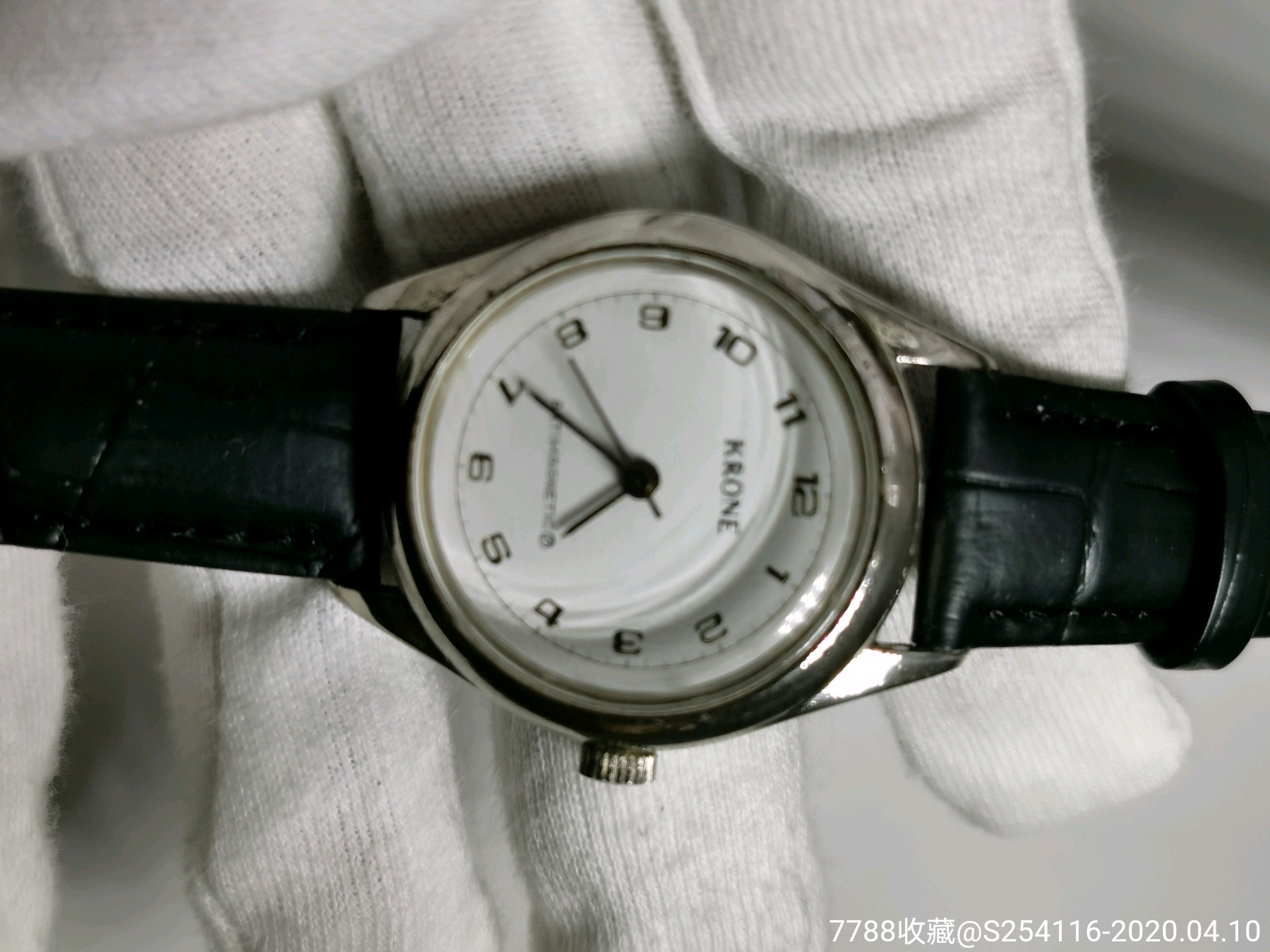 滚动鼠标滚轴,图片即可轻松放大,缩小更多"手表/腕表