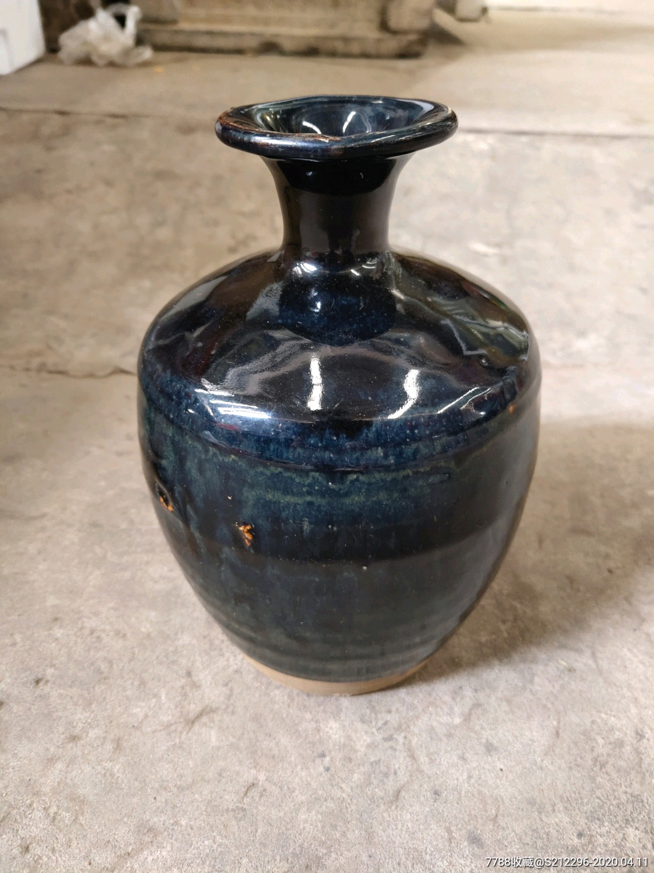 清代黑釉嘟噜瓶