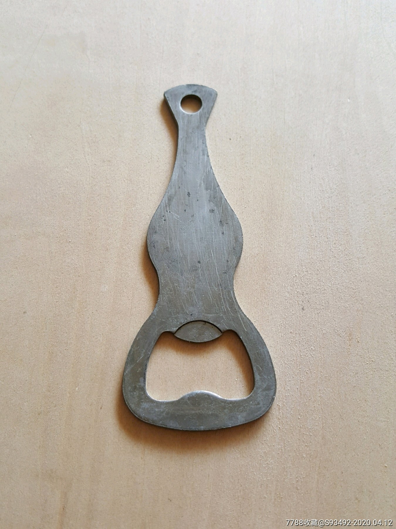 一个旧的啤酒开瓶器