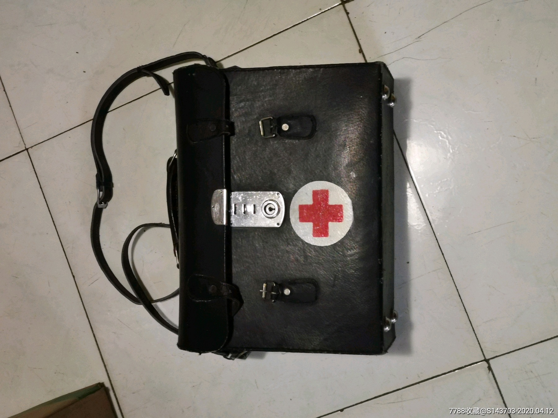 赤脚医生药箱(猪皮)