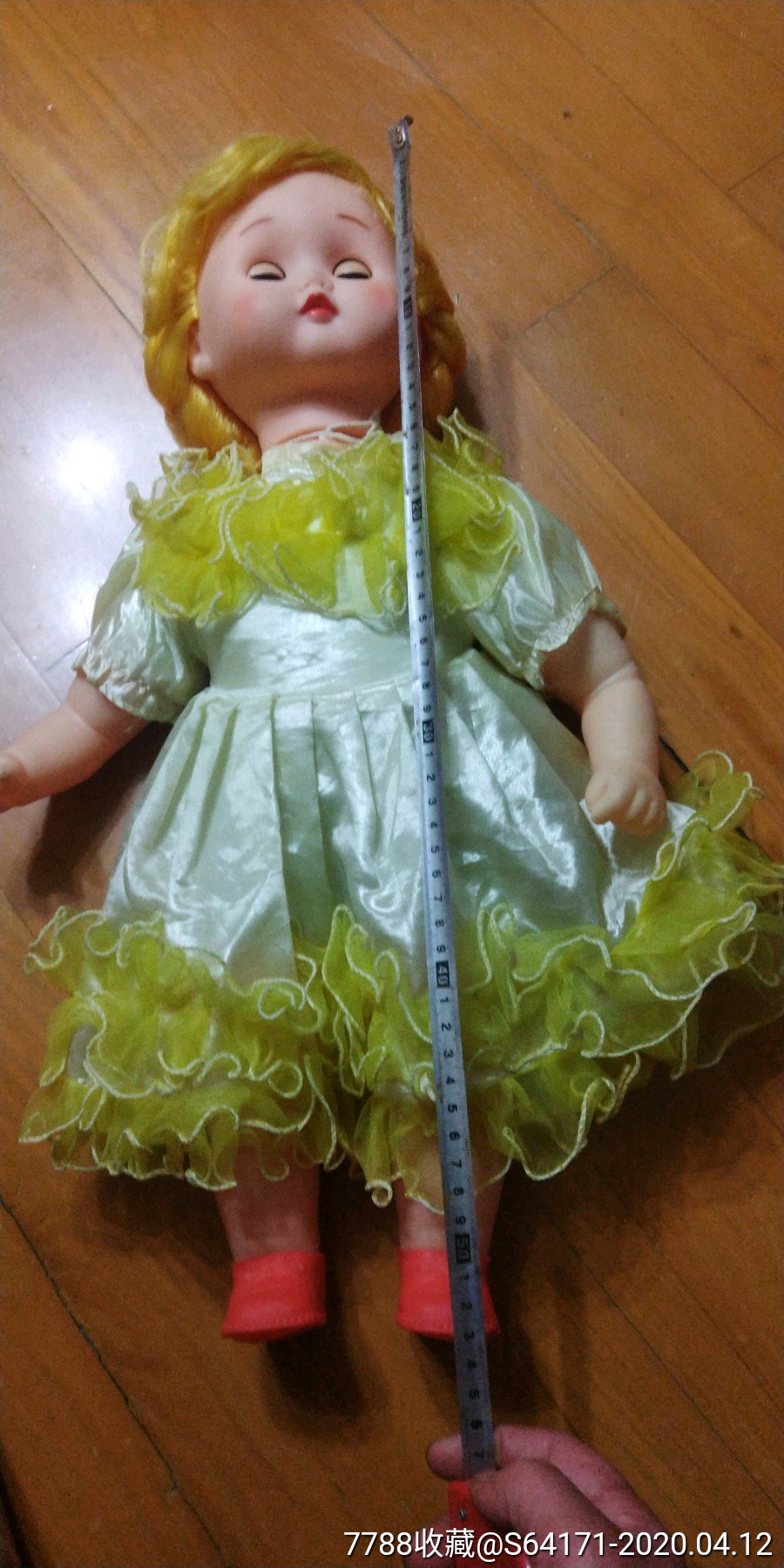 怀旧眨眼娃娃