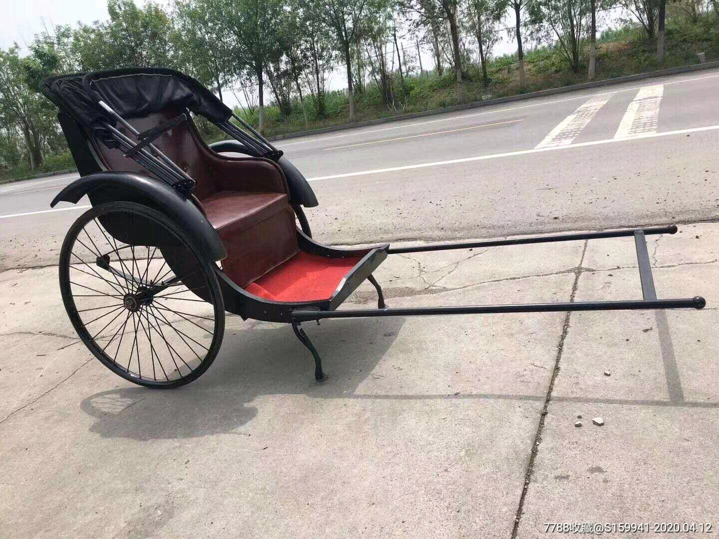 黄包车,又名人力车.