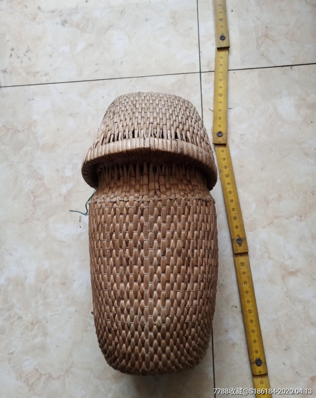 一个柳条编小鱼篓