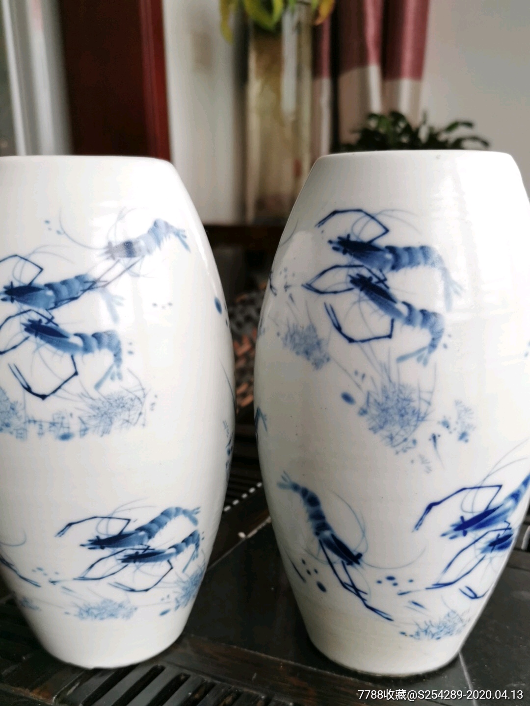 民国青花虾草纹瓶一对