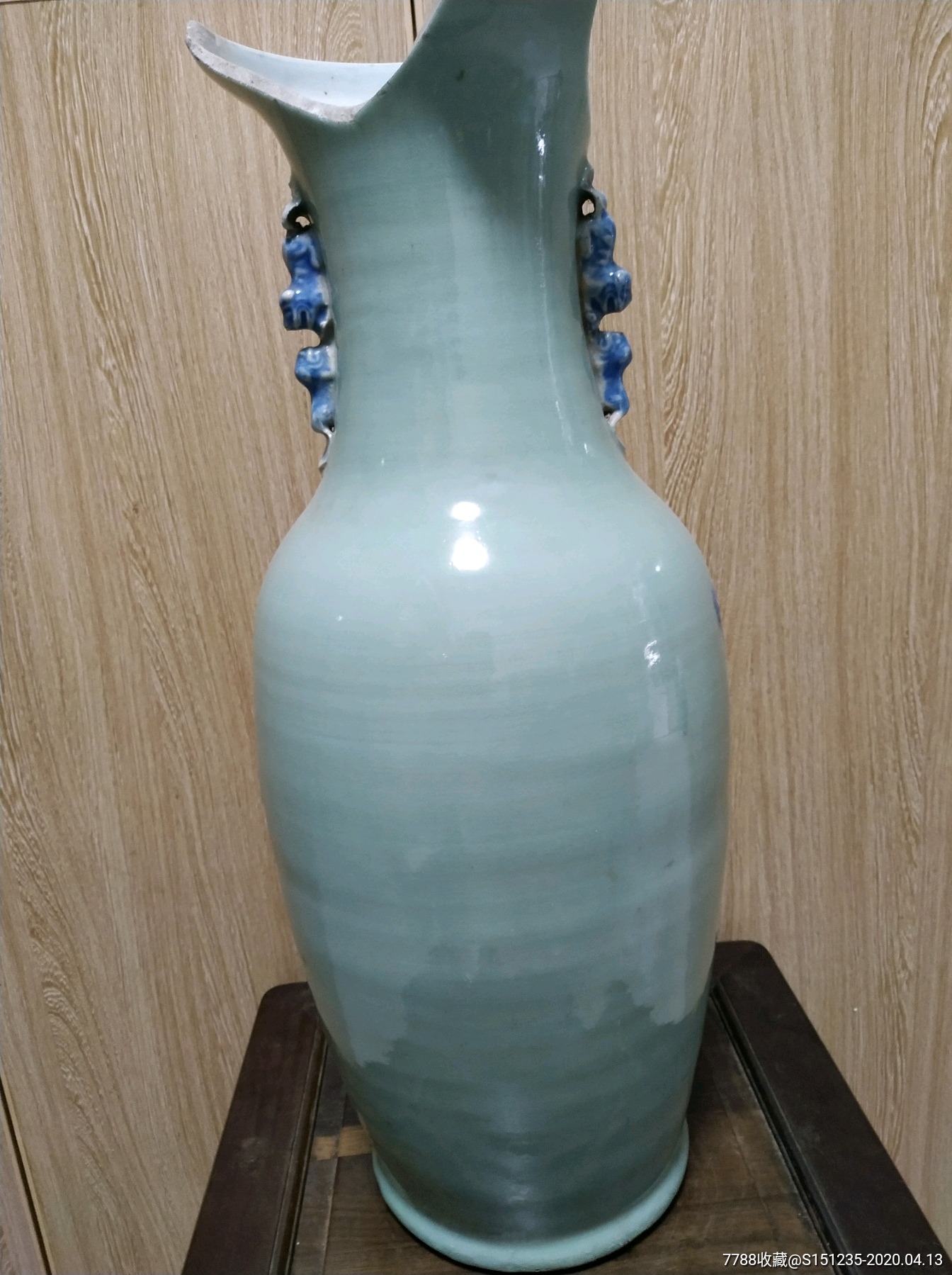 清嘉庆豆青釉加白老鹰狮子纹双狮耳瓶画面稀少口沿残高60cm