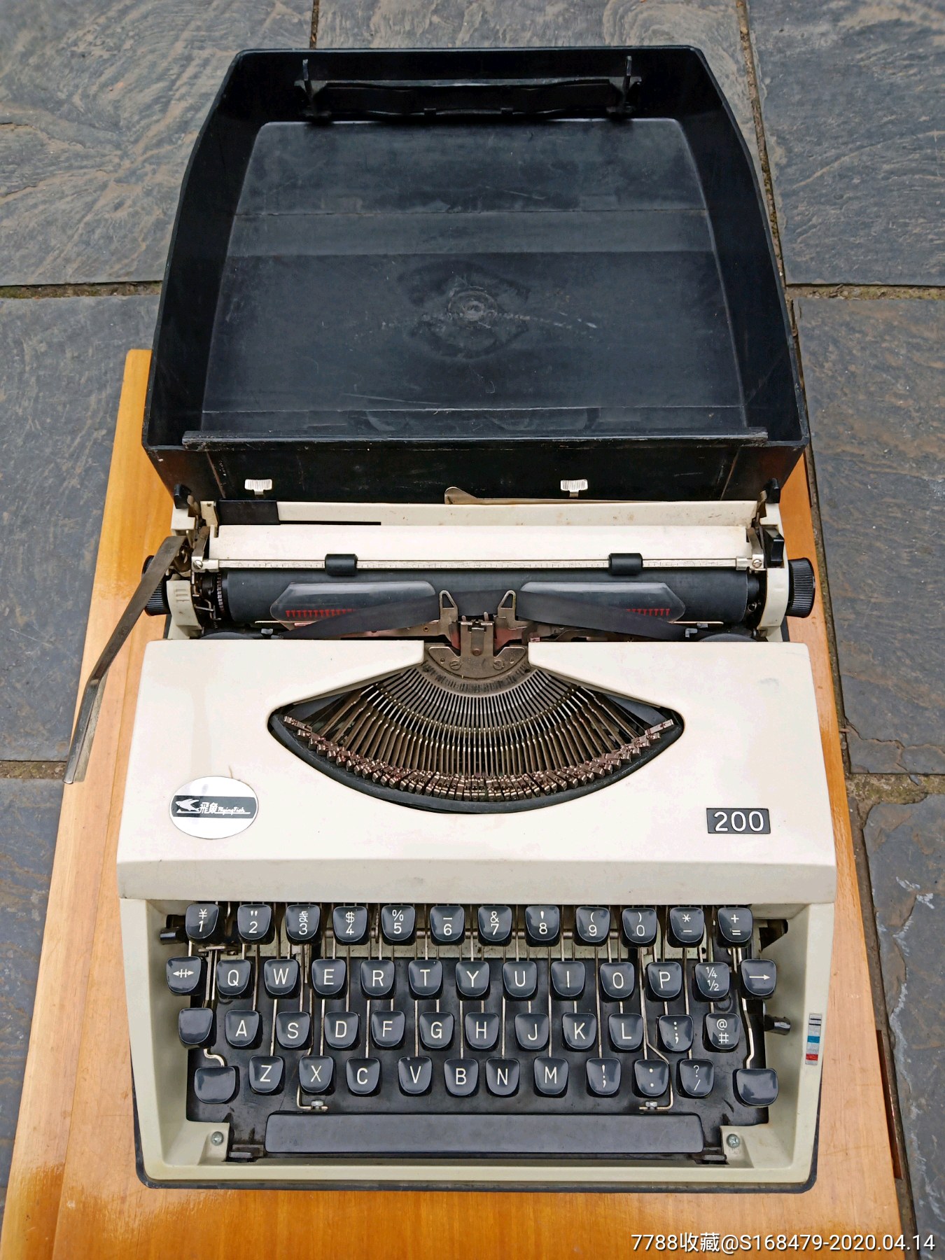 英文打字机(飞鱼牌200型)
