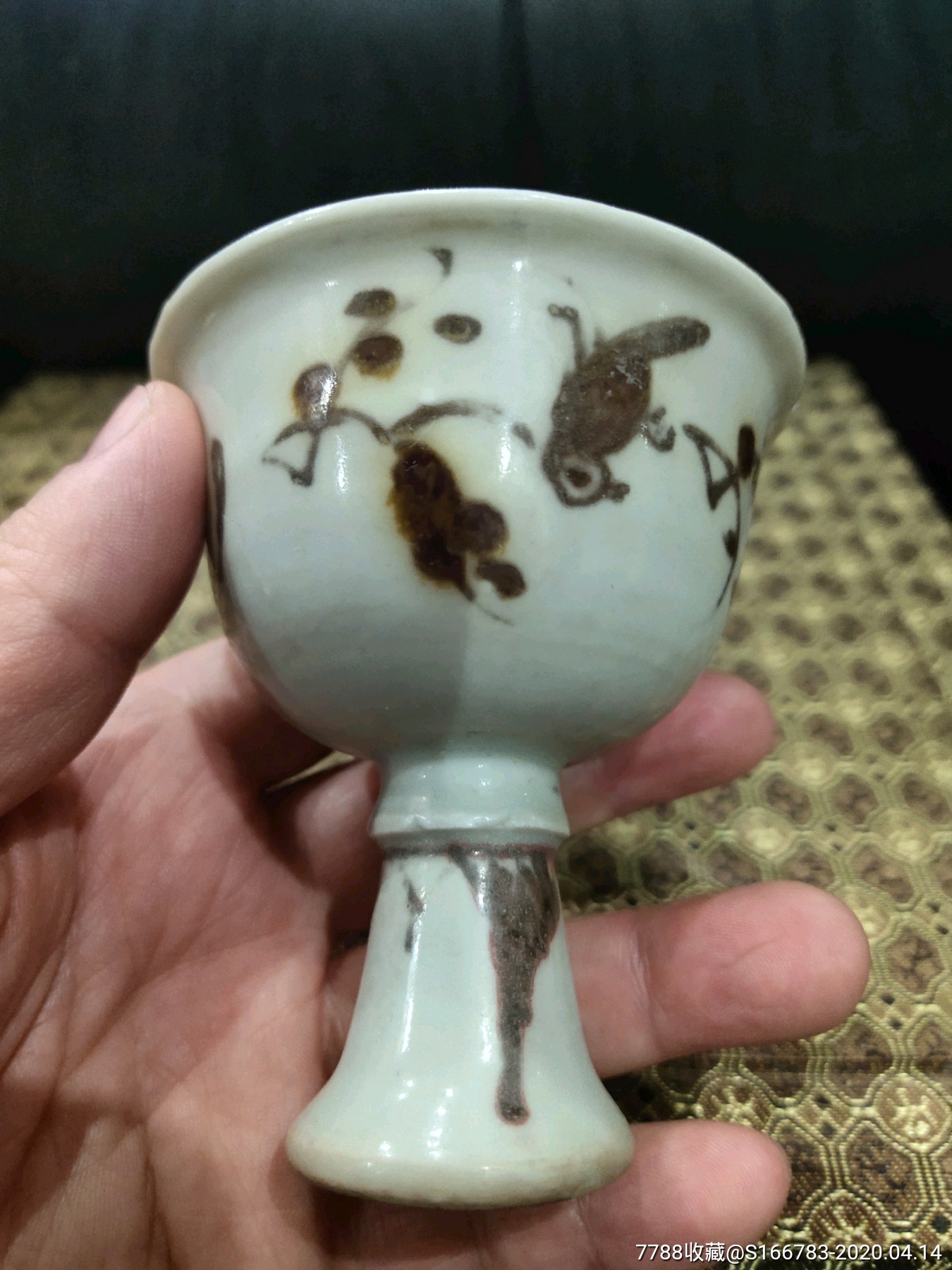 釉里红花鸟高足杯