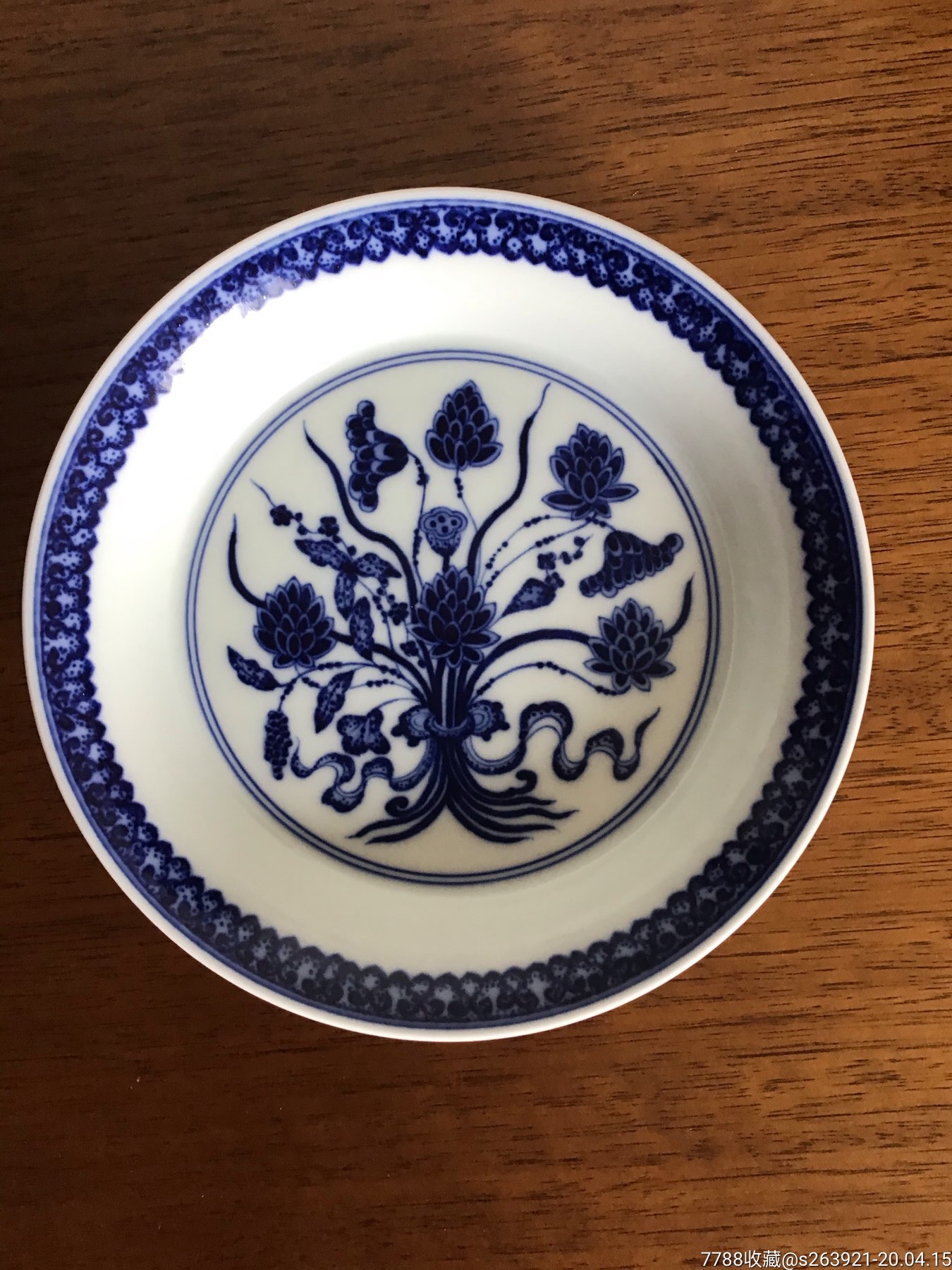 雍正青花一束莲纹盘