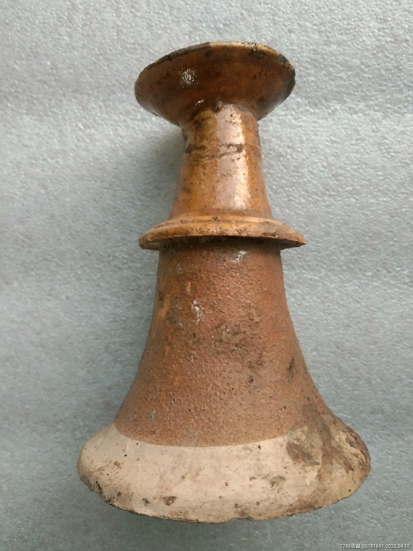 汉明代时期黄陶蜡烛台盏一只