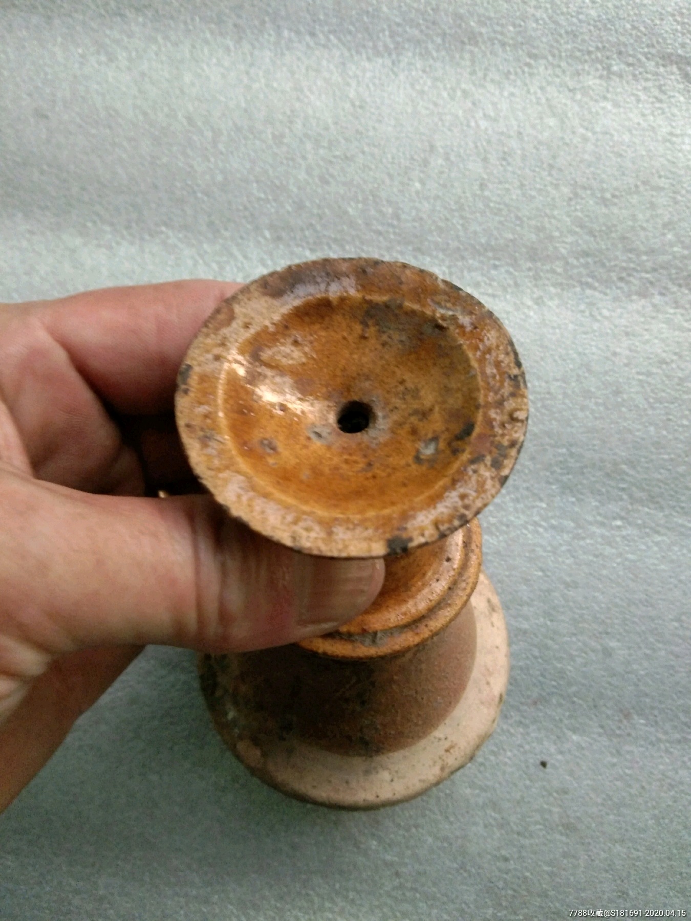 汉明代时期黄陶蜡烛台盏一只
