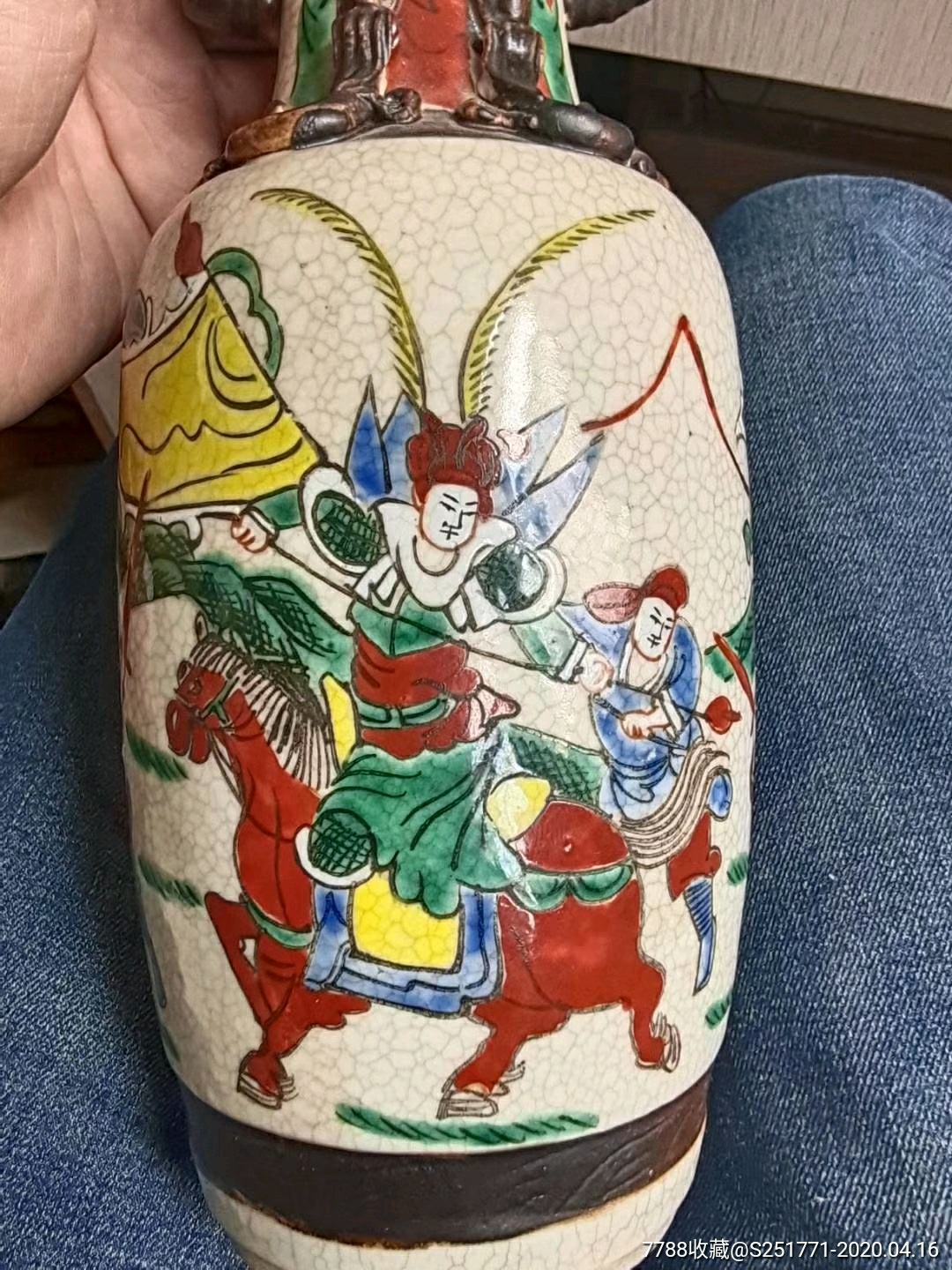 清末民国粉彩刀马旦人物小瓶