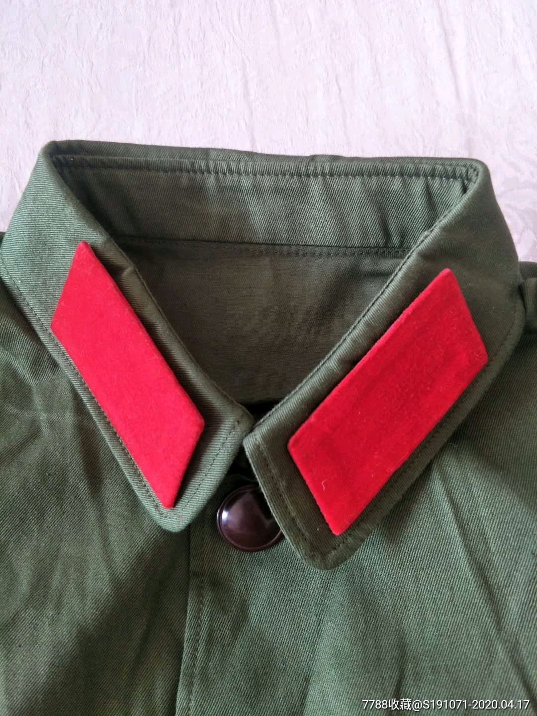 退休女干部收藏的1977年65式三点红女式军(干部)装
