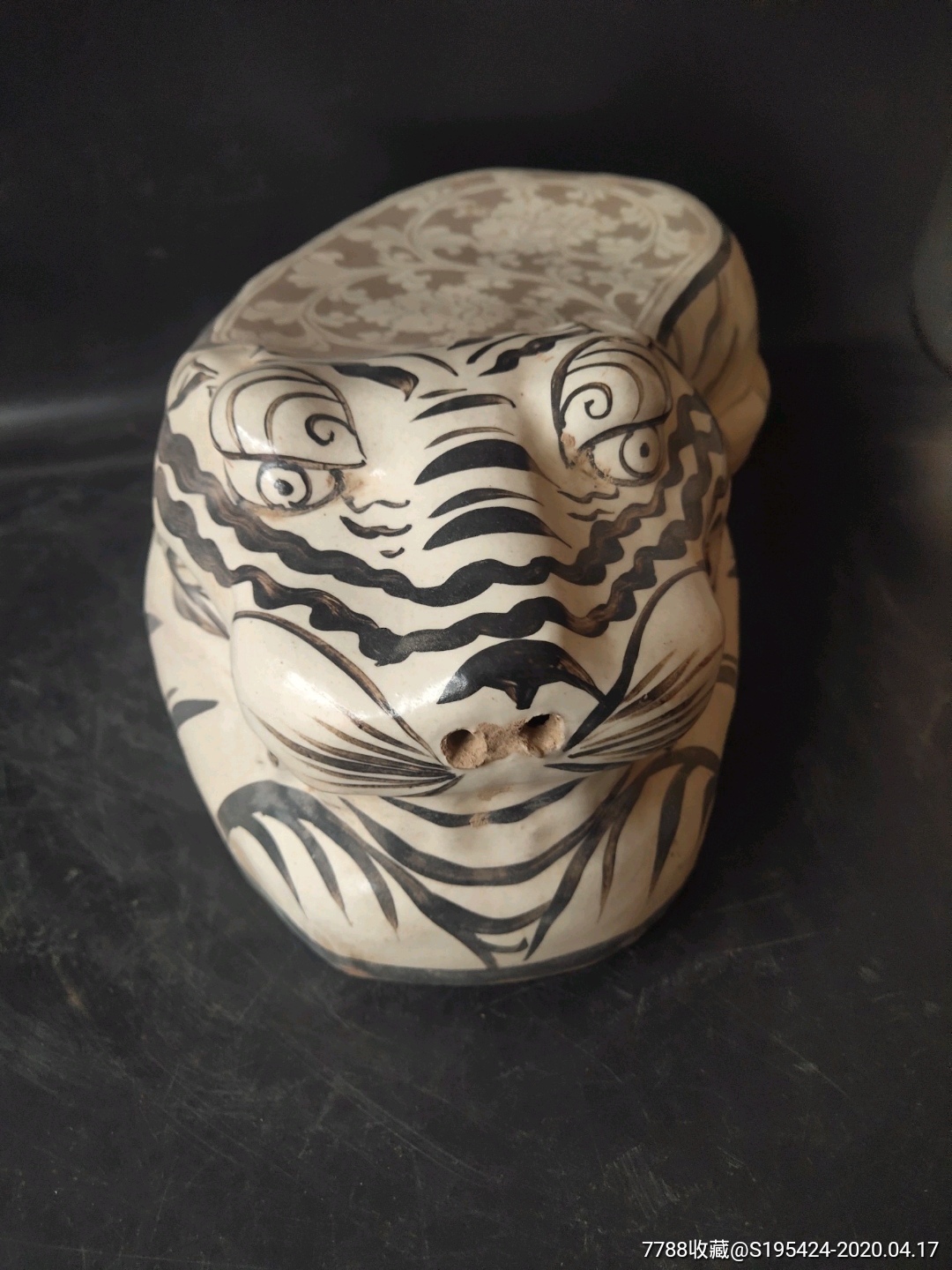 磁州窑白地黑彩老虎瓷枕