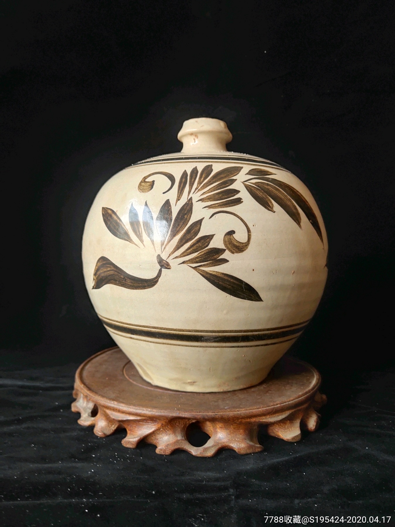 磁州系介休窑白地黑彩花纹嘟噜梅瓶