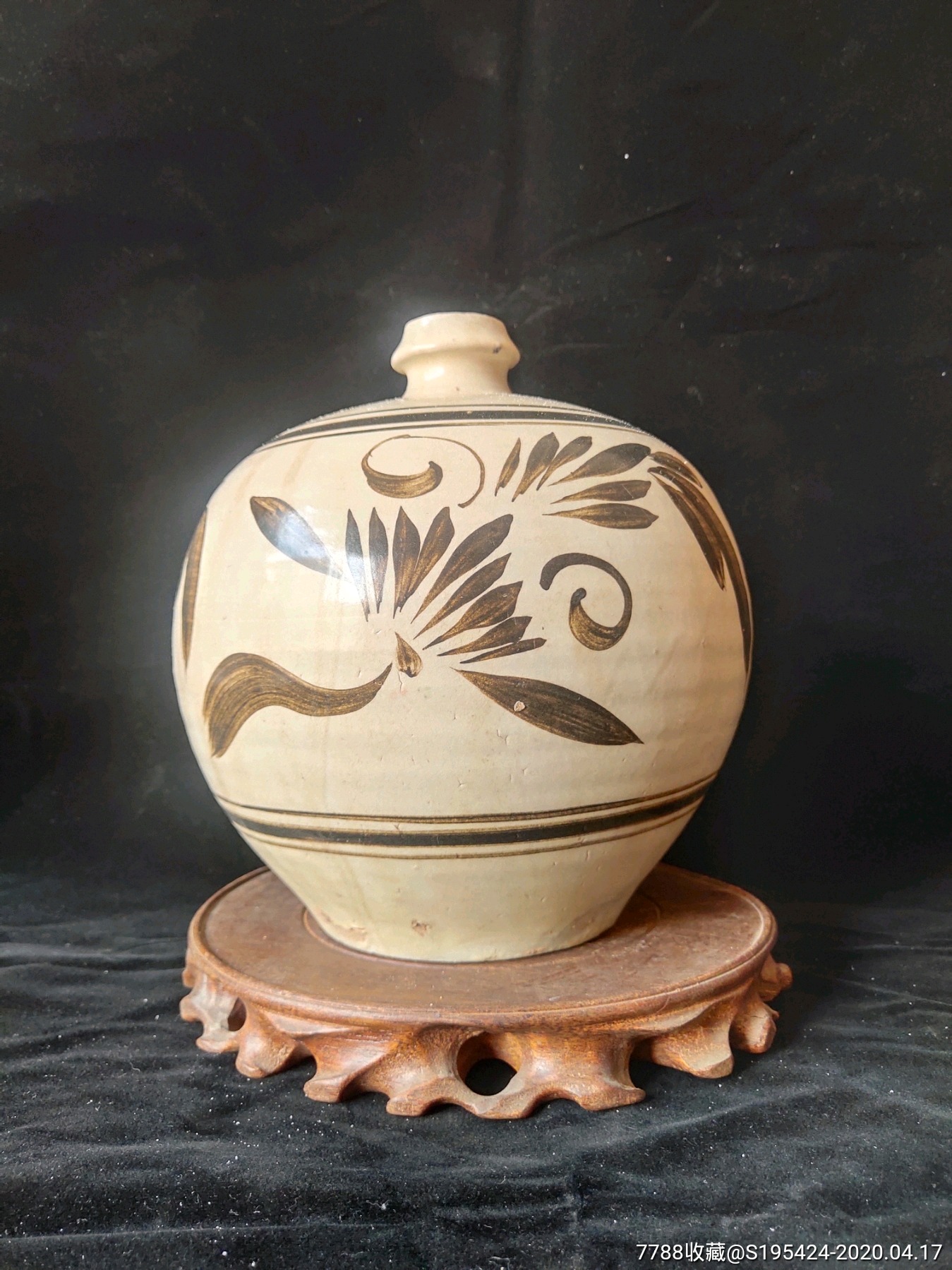 磁州系介休窑白地黑彩花纹嘟噜梅瓶