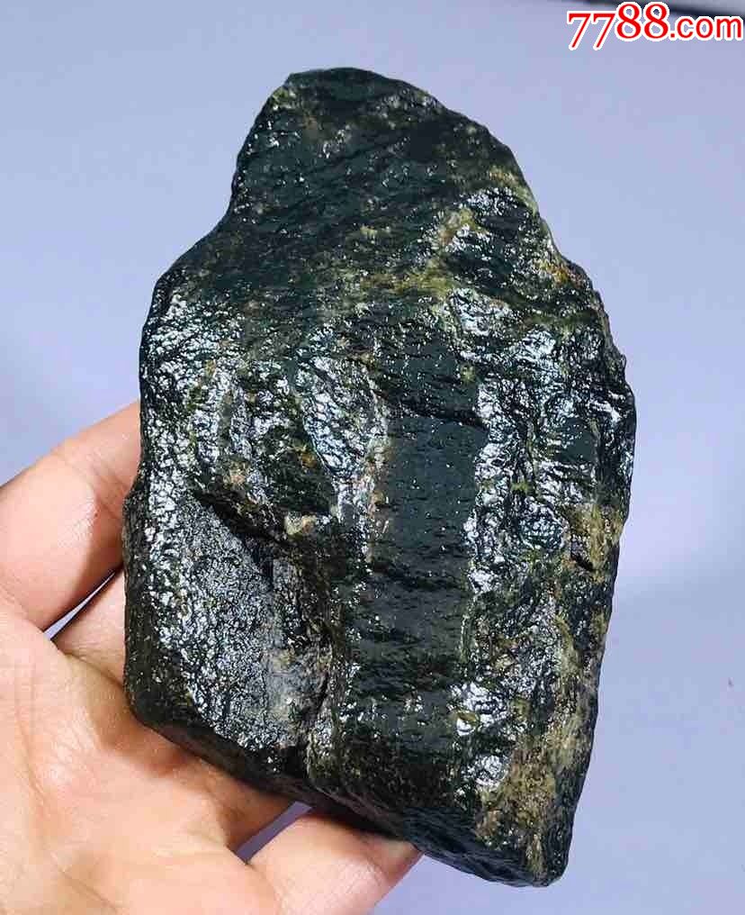 3796和田玉黑青戈壁料原石323.1克