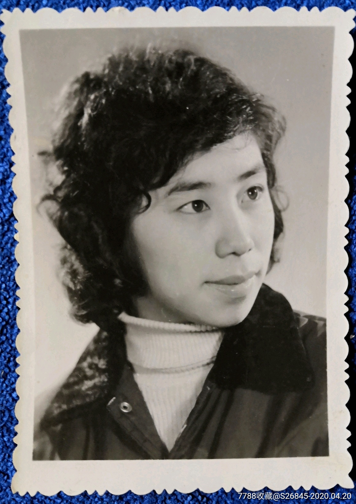 美女烫头后留影_老照片_青岛书香【7788收藏__收藏热线】
