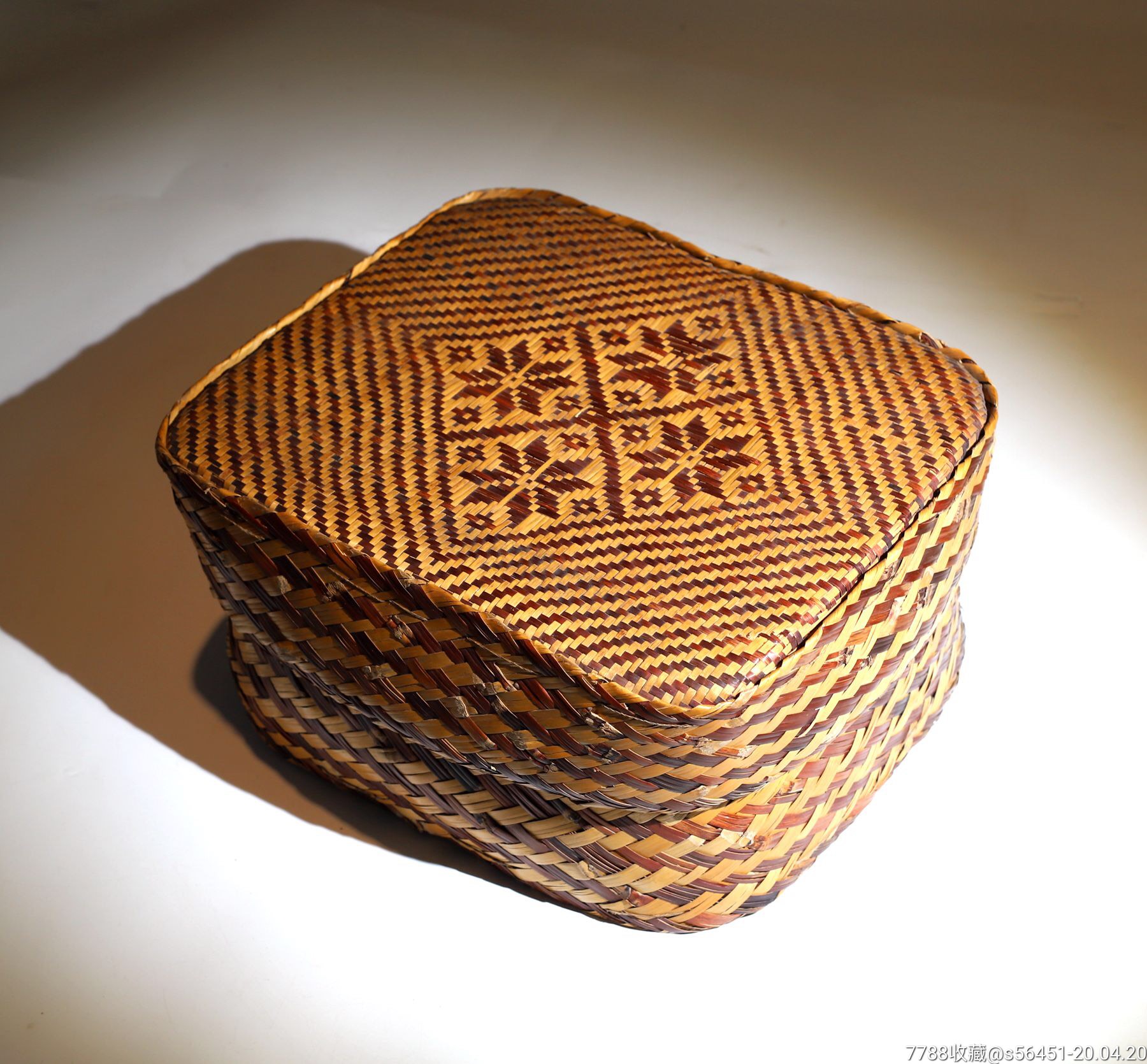 高粱杆编盖盒-植物编织工艺品-7788玉器收藏