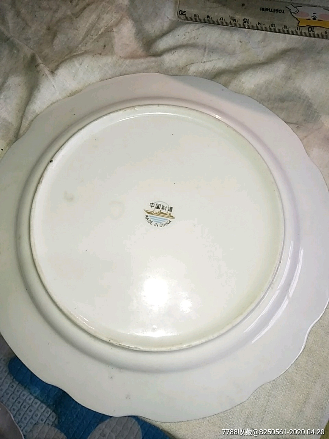 中国制造款花口瓷盘