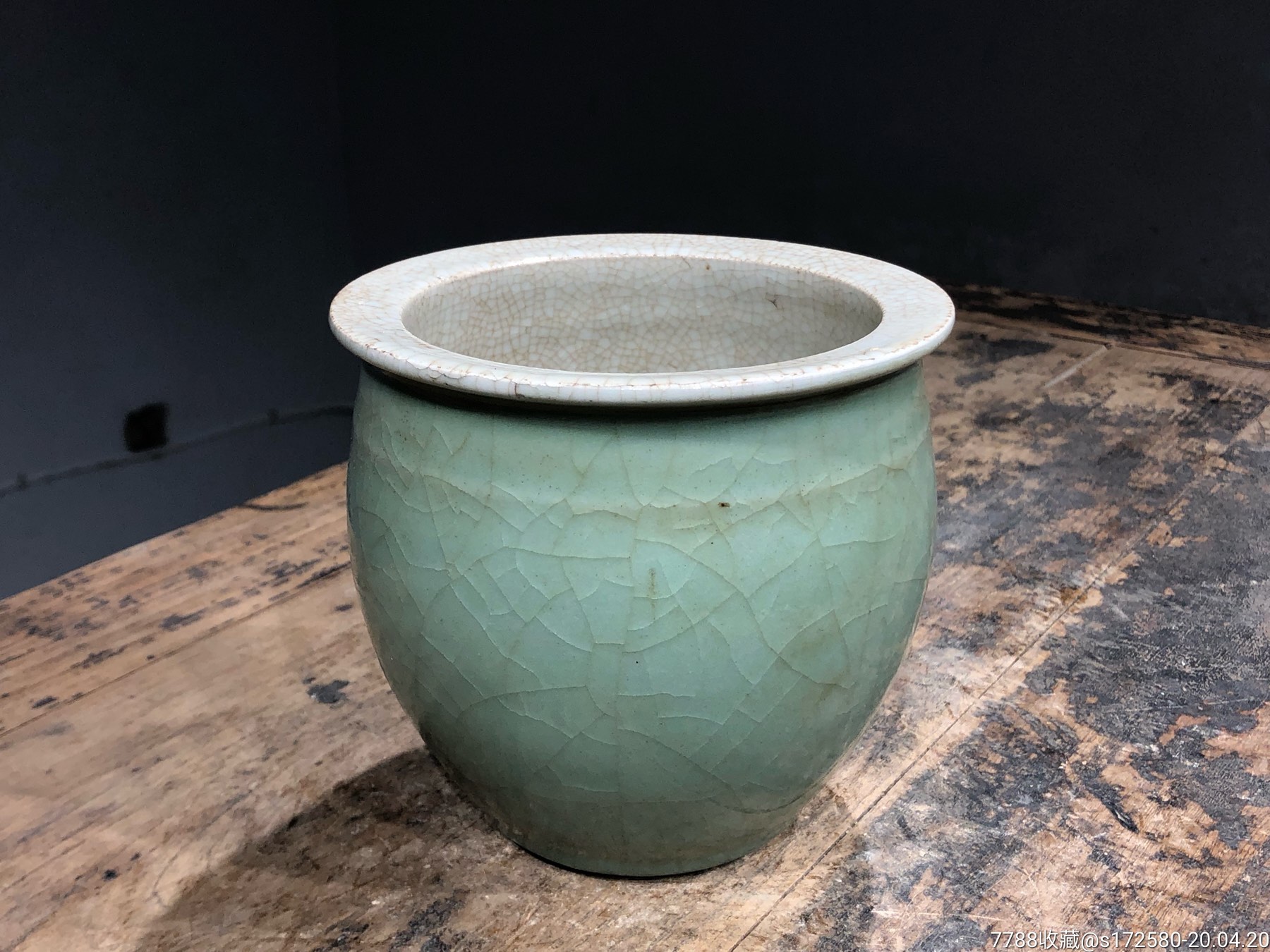 【豆青釉案头卷缸】