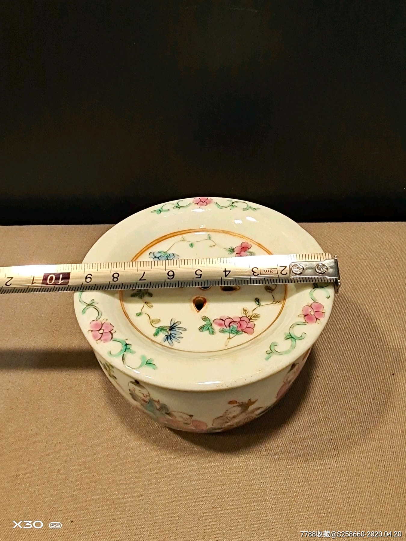 同治粉彩人物蛐蛐罐.