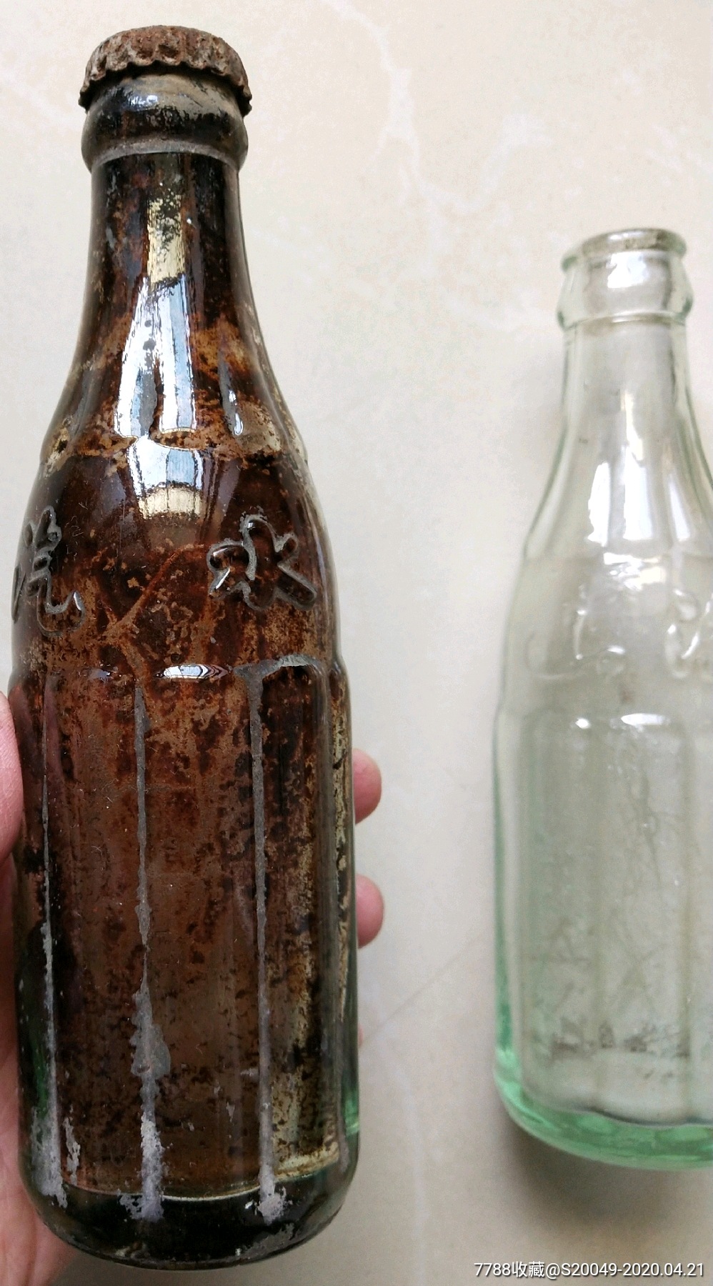 少见646566年天津山海关汽水玻璃瓶一组