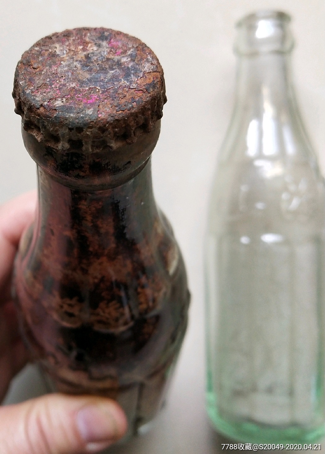 少见646566年天津山海关汽水玻璃瓶一组