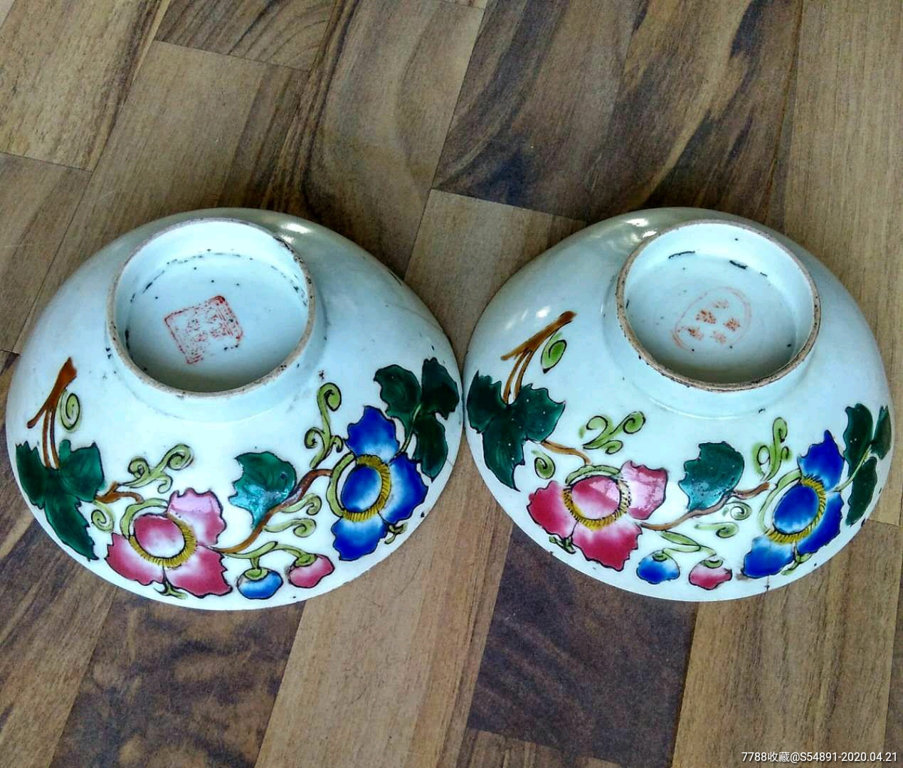 釉彩很美的一对碗